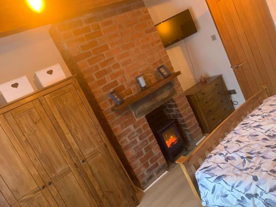 Quaint 1 Bedroom Cottage In Pudsey, Leeds Exterior photo