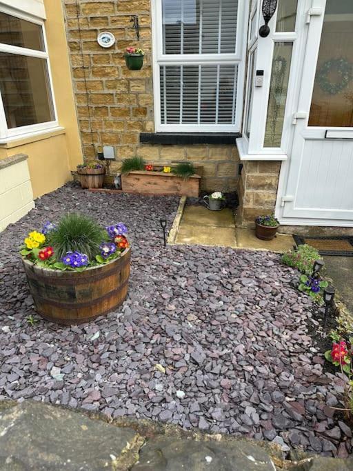 Quaint 1 Bedroom Cottage In Pudsey, Leeds Exterior photo