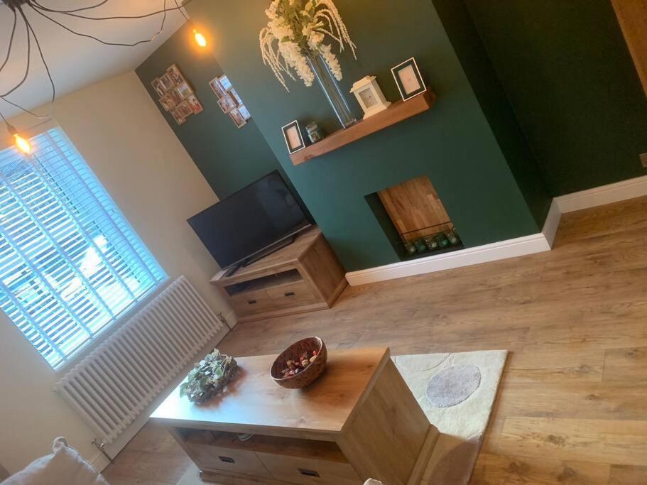 Quaint 1 Bedroom Cottage In Pudsey, Leeds Exterior photo