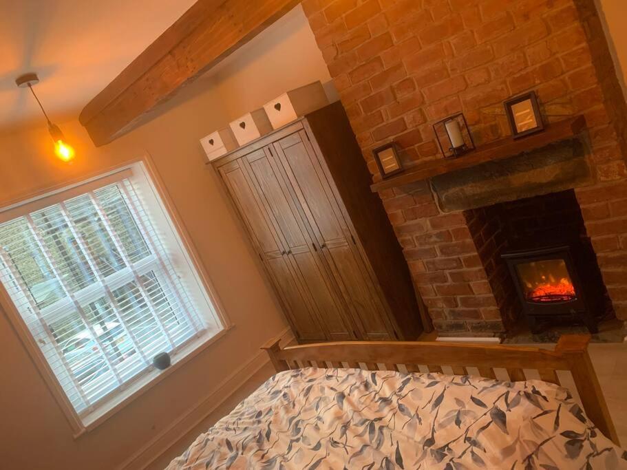 Quaint 1 Bedroom Cottage In Pudsey, Leeds Exterior photo