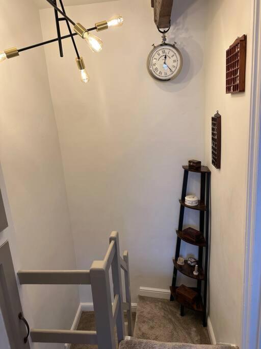 Quaint 1 Bedroom Cottage In Pudsey, Leeds Exterior photo
