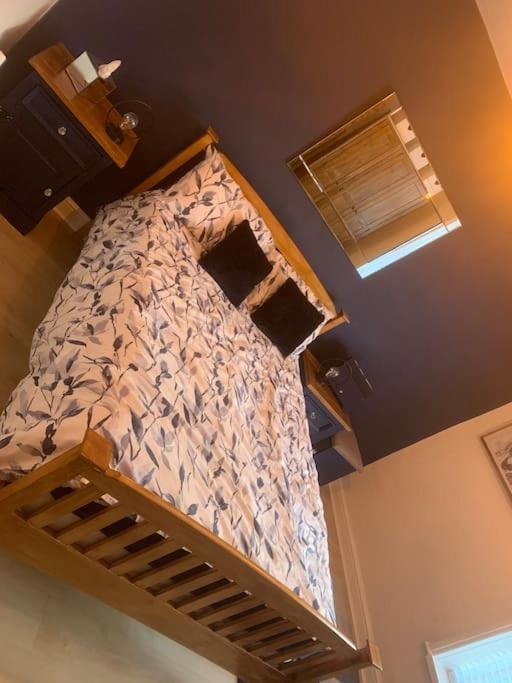Quaint 1 Bedroom Cottage In Pudsey, Leeds Exterior photo