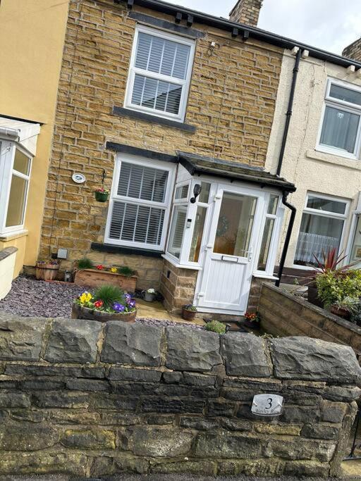 Quaint 1 Bedroom Cottage In Pudsey, Leeds Exterior photo