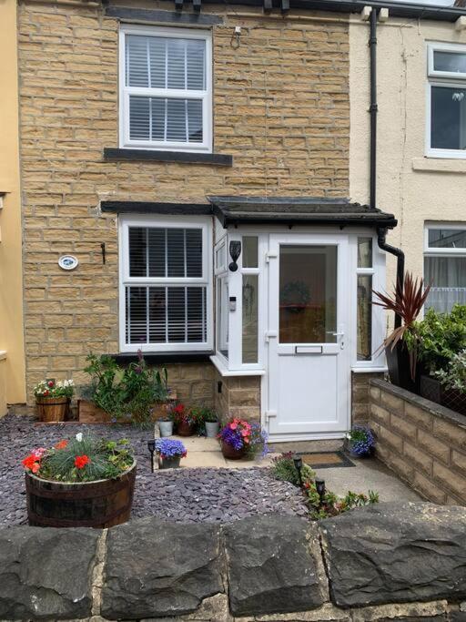 Quaint 1 Bedroom Cottage In Pudsey, Leeds Exterior photo